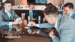 Maraming bagay ang ginawang iba sa mga tradisyunal na casino na kinakailangan upang